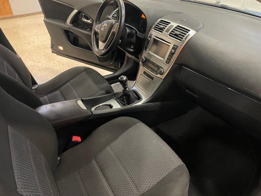 TOYOTA AVENSIS 120 D ADVANCE