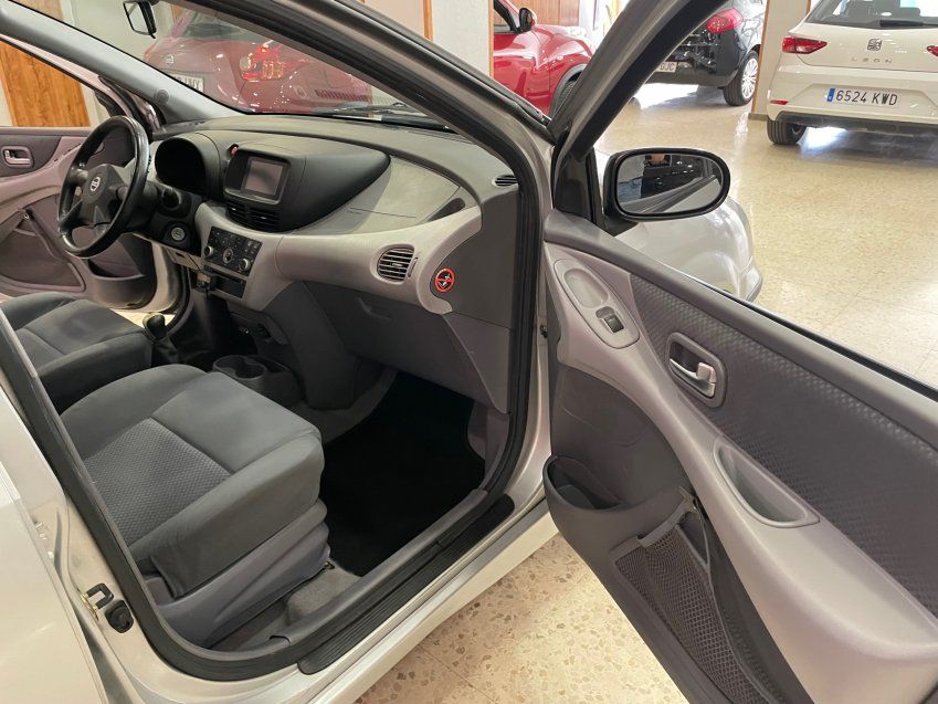 NISSAN ALMERA TINO 2