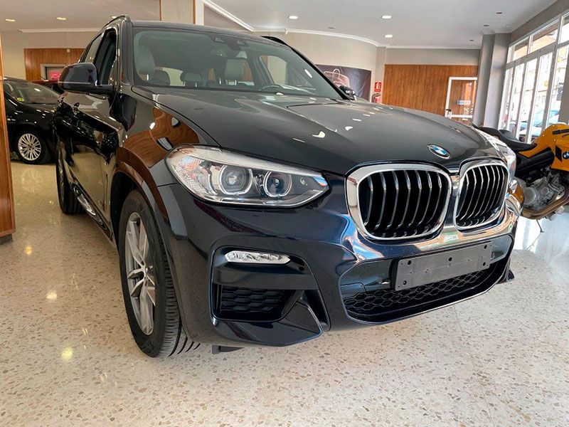 BMW Negro tipo SUV